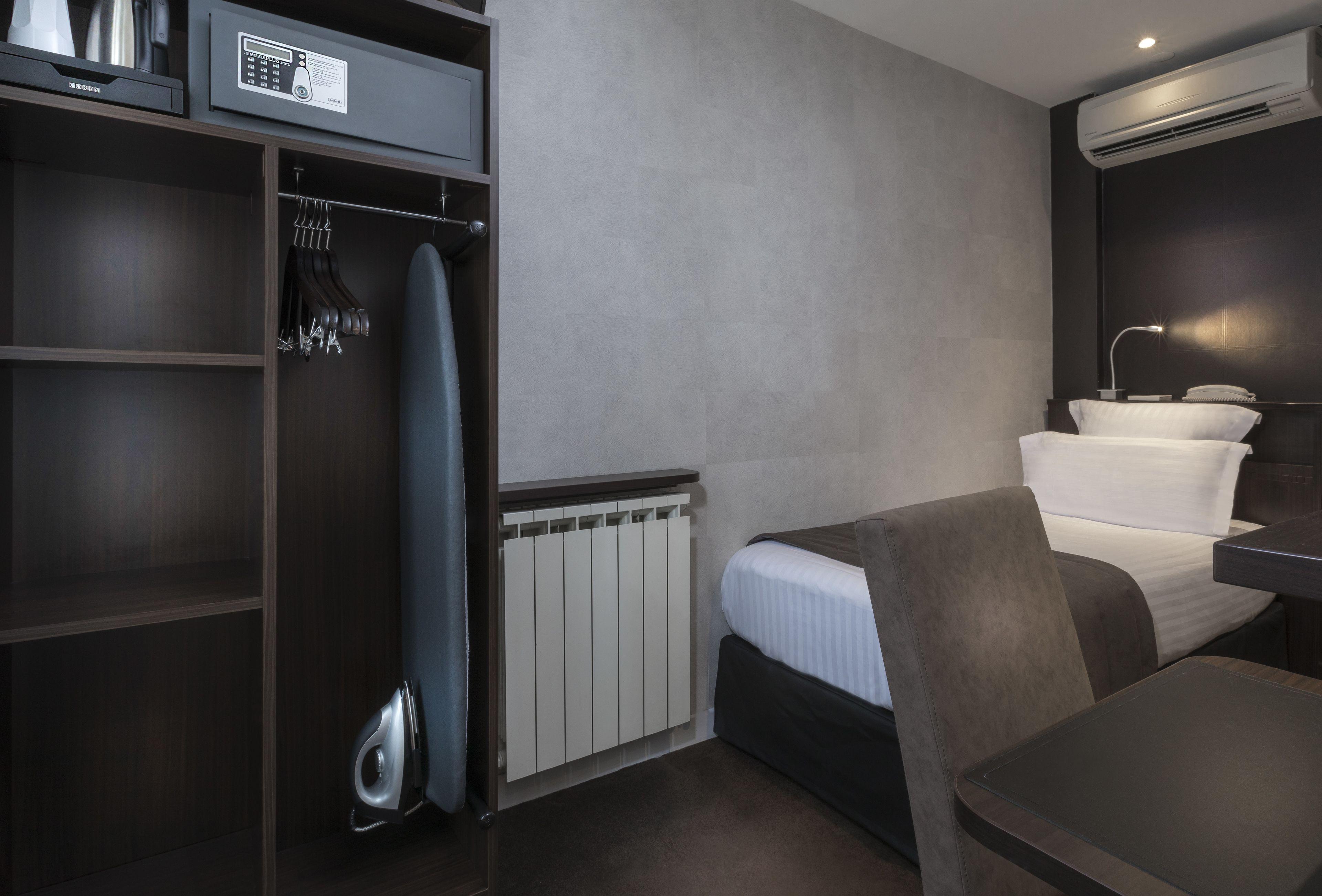 Hotel De La Paix Tour Eiffel 3*