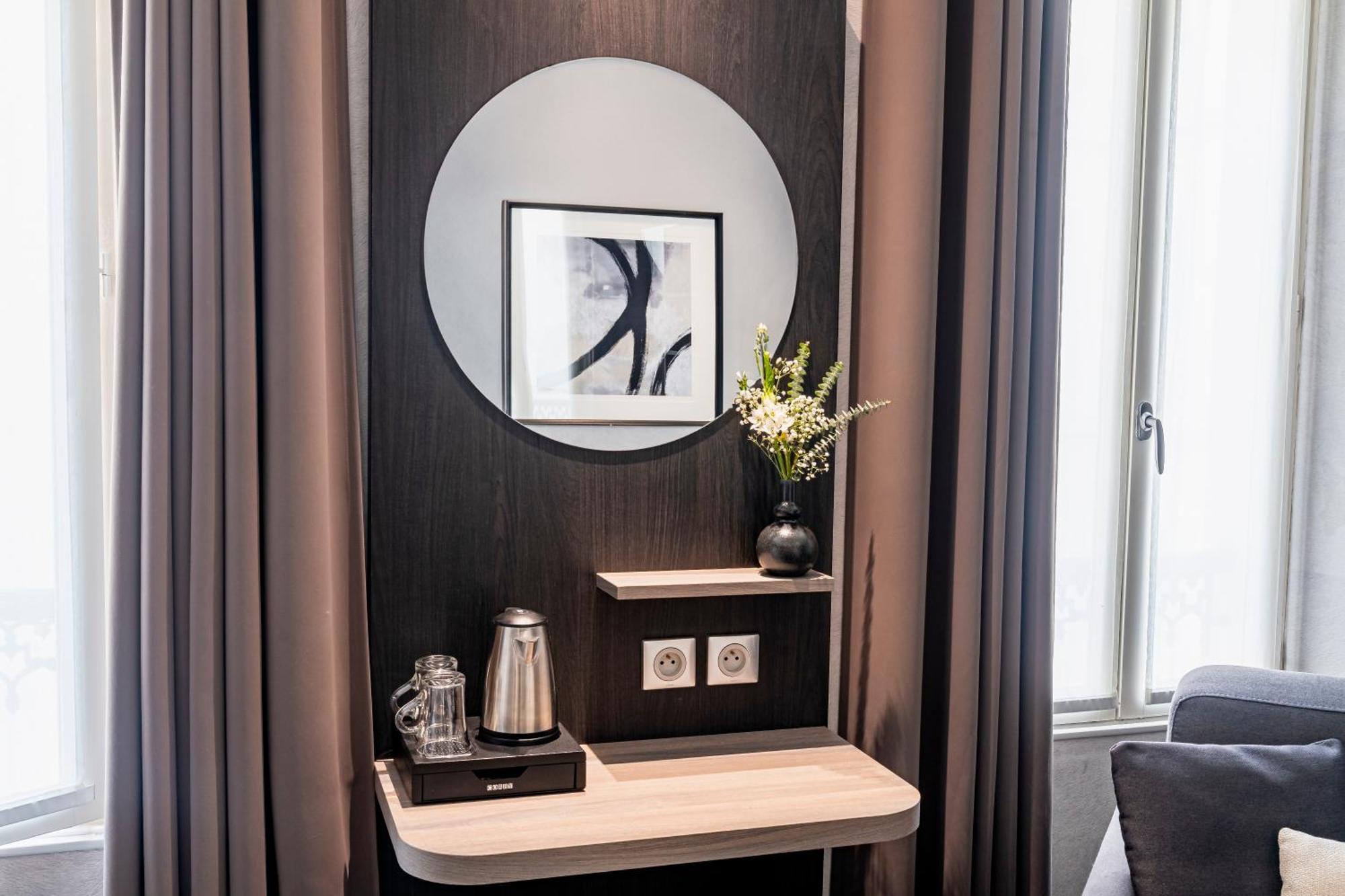 De La Paix Tour Eiffel Hotel