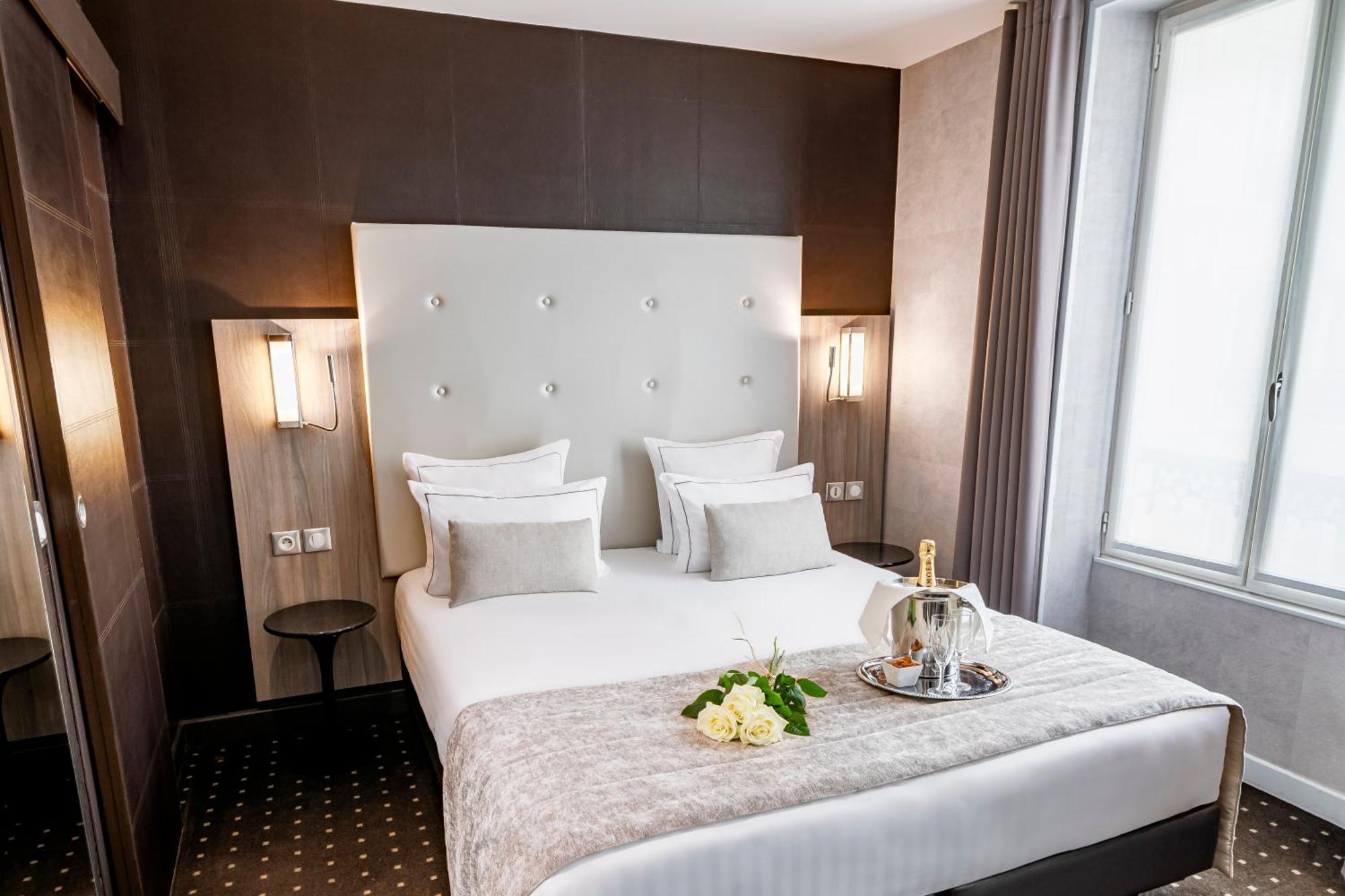 De La Paix Tour Eiffel Hotel