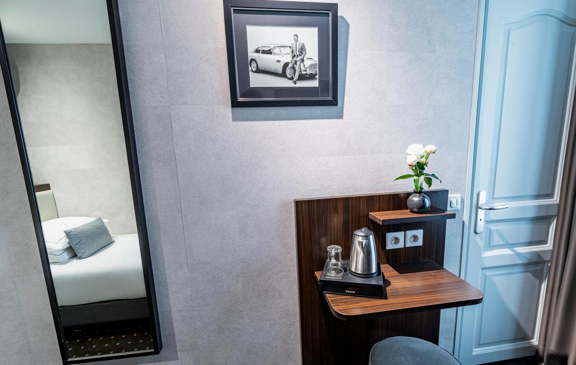 Hotel De La Paix Tour Eiffel 3*